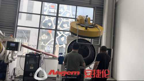 重庆汽车零部件（jiàn）客户到访验收自动滚喷机PR90