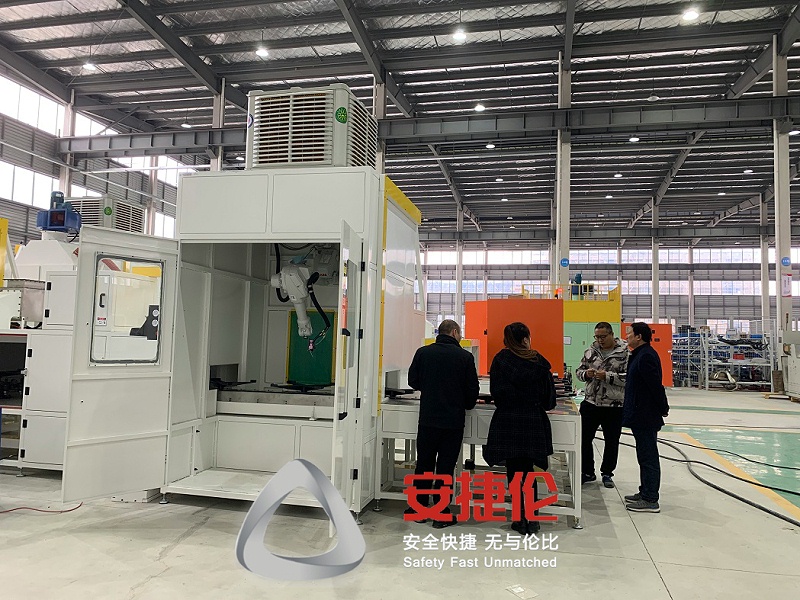機器人噴(pēn)塗設備1 機器人噴塗設備1