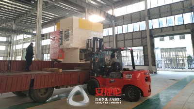 自動噴膠機40型不（bú）愧是爆款，再發上海電梯橡塑（sù）配件客（kè）戶