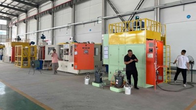 榴莲网站汽車零部件客戶 亞新科驗（yàn）收28工位自動噴膠機