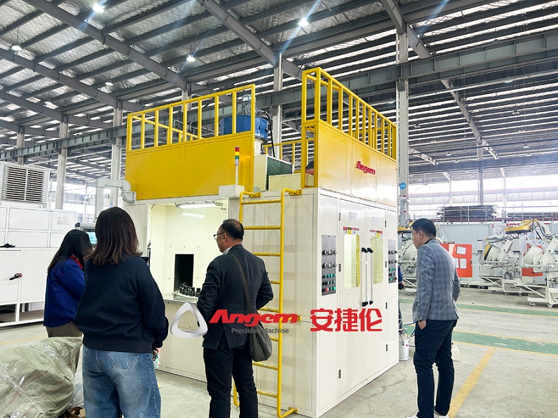 橡膠減震噴膠機1 橡膠減震噴膠機1