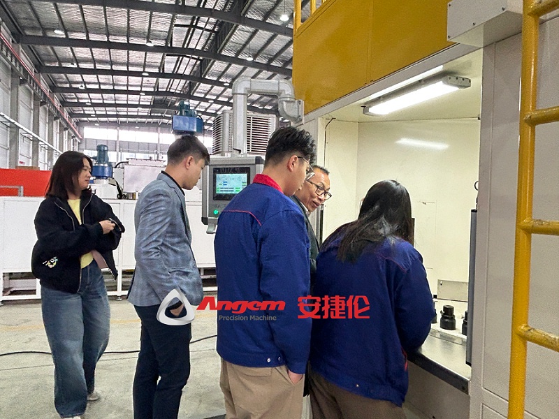 橡膠減震噴膠機3 橡膠減震噴膠機3
