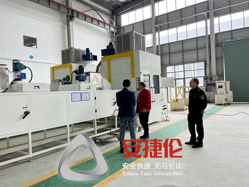 南通應急管理局處長、局長到訪榴莲网站南通工廠 (5)- - 副本 南通應急管理局處長、局長到訪安捷(jié)倫南通工廠 (5)- - 副本