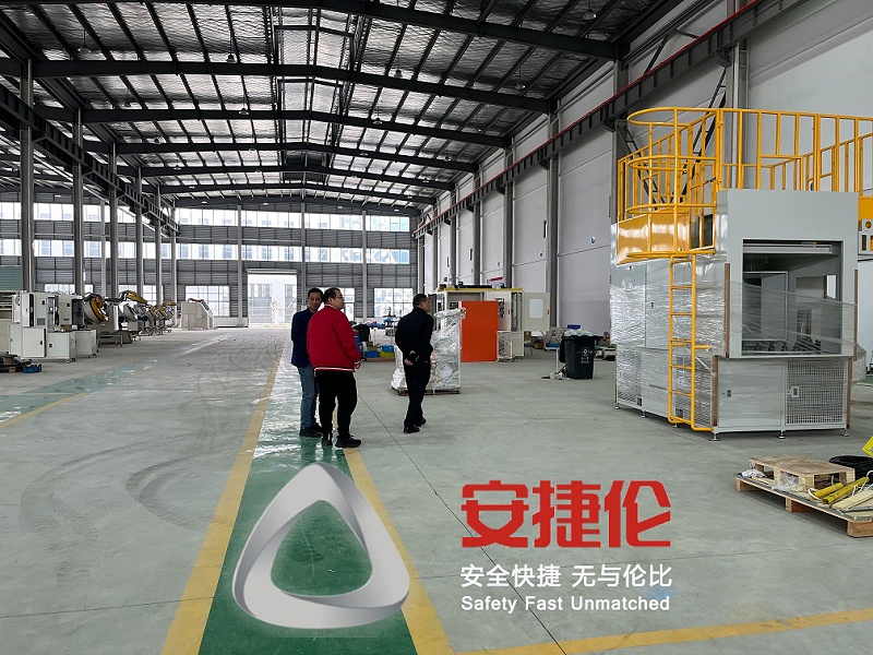 南通(tōng)應急管理局(jú)處長、局長到訪榴莲网站南通工廠 (7)- - 副本 南通應急管理局處長、局(jú)長到訪榴莲网站南通工(gōng)廠 (7)- - 副本