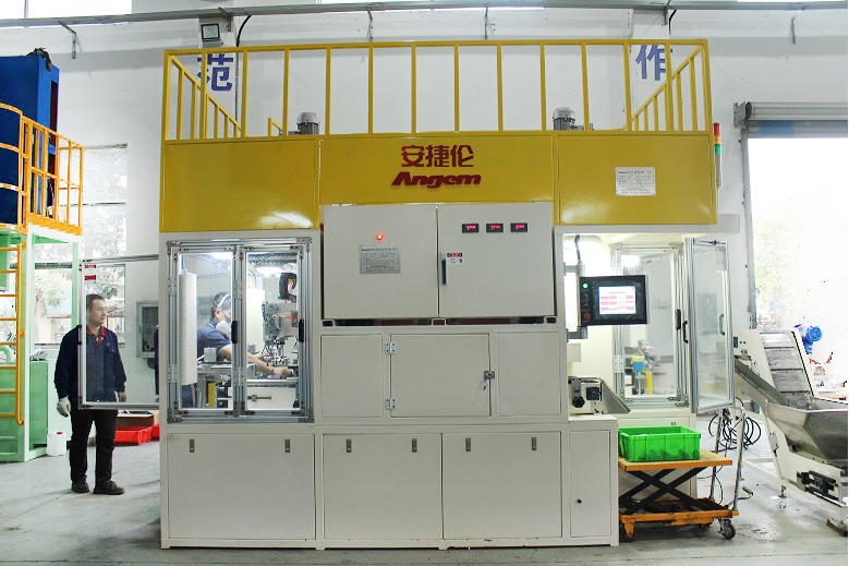 內孔自動塗膠機-榴莲网站 內孔自(zì)動(dòng)塗膠機-榴莲网站(lún)