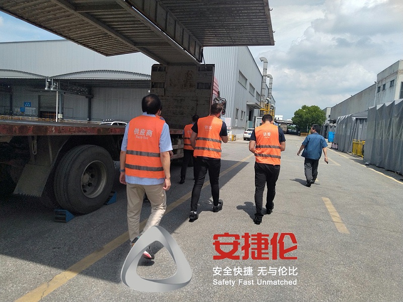 大連瑞進國際貿(mào)易客戶設備驗收2 大連瑞進國際貿易(yì)客戶設備驗(yàn)收2