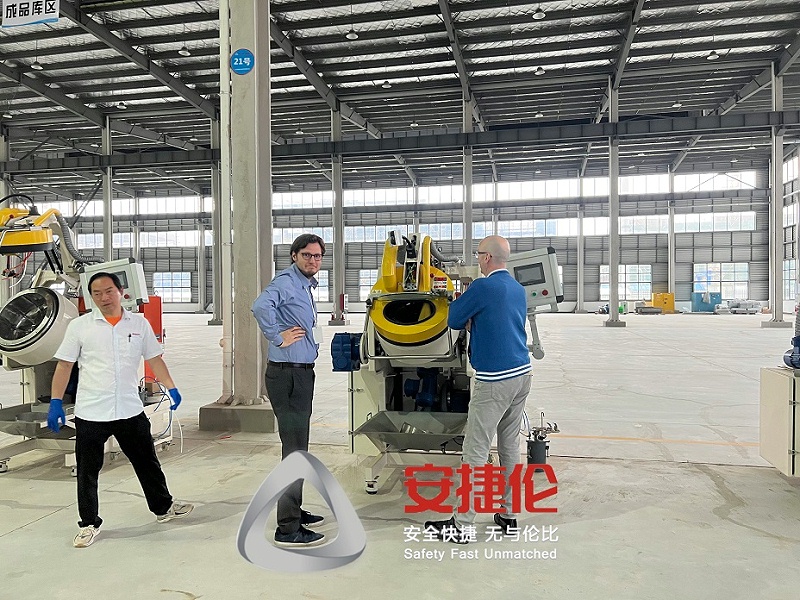 自動滾噴機 (3) 自動滾噴機 (3)