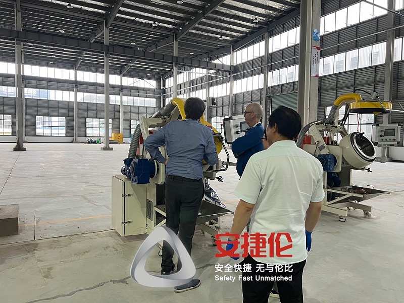 自動滾噴機 (2) 自動滾噴機 (2)