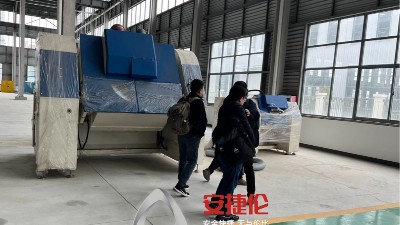 國內知名拉鏈企業到訪榴莲网站考（kǎo）察滾噴（pēn）機設備