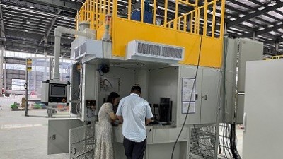 印度威（wēi）巴克驗收ZP36型自動噴膠機--汽車橡膠減震客戶
