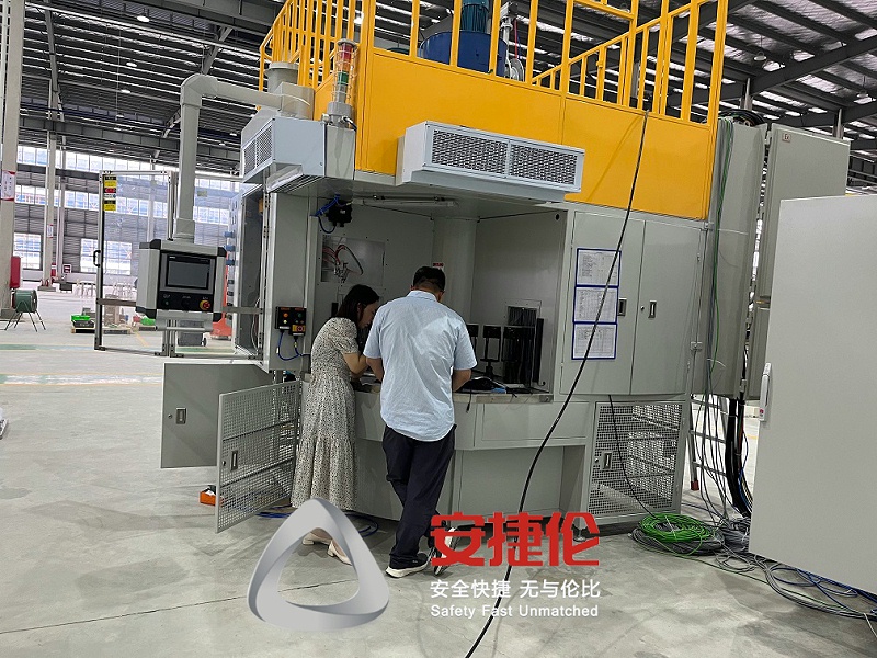客戶驗收噴膠機 客戶驗(yàn)收噴膠機