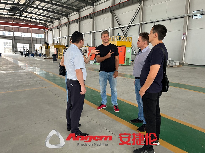 俄羅斯客戶參觀噴塗設備6