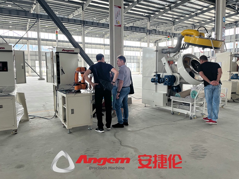 俄羅斯（sī）客戶參（cān）觀噴塗設備4