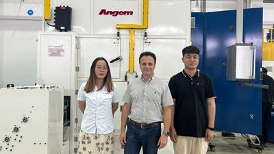 巴西橡膠減震客戶來訪考察噴膠機、浸膠機（jī）、塗膠機（jī）等設備